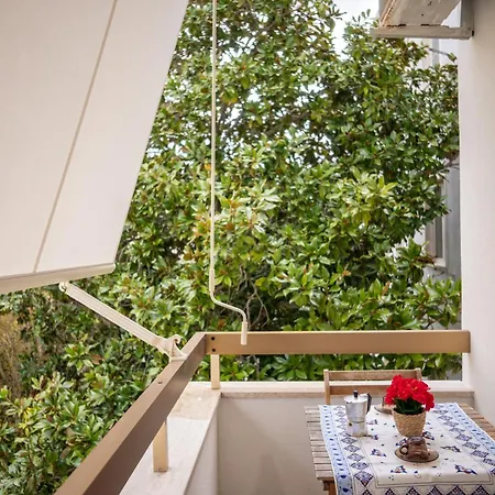 Modern & Bright - 100m From The