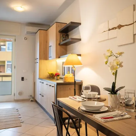 Modern & Bright - 100m From The * Otranto