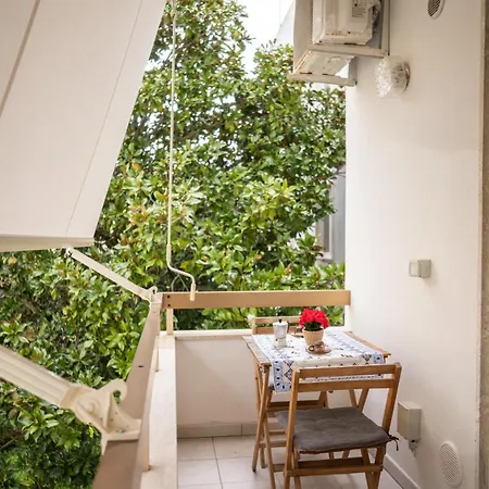 Modern & Bright - 100m From The شقة