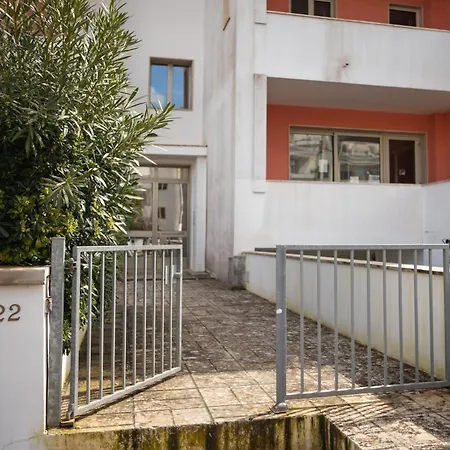 Modern & Bright - 100m From The Apartamento Otranto